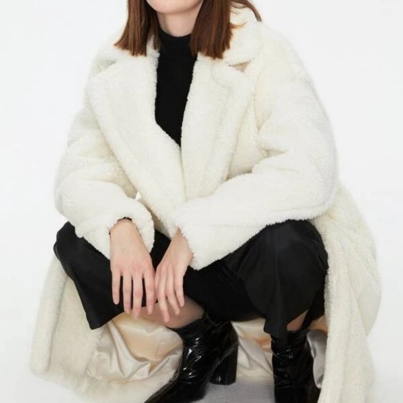 Cream Faux fur oversized button front pocket Teddy Coat - Picture 5 of 11